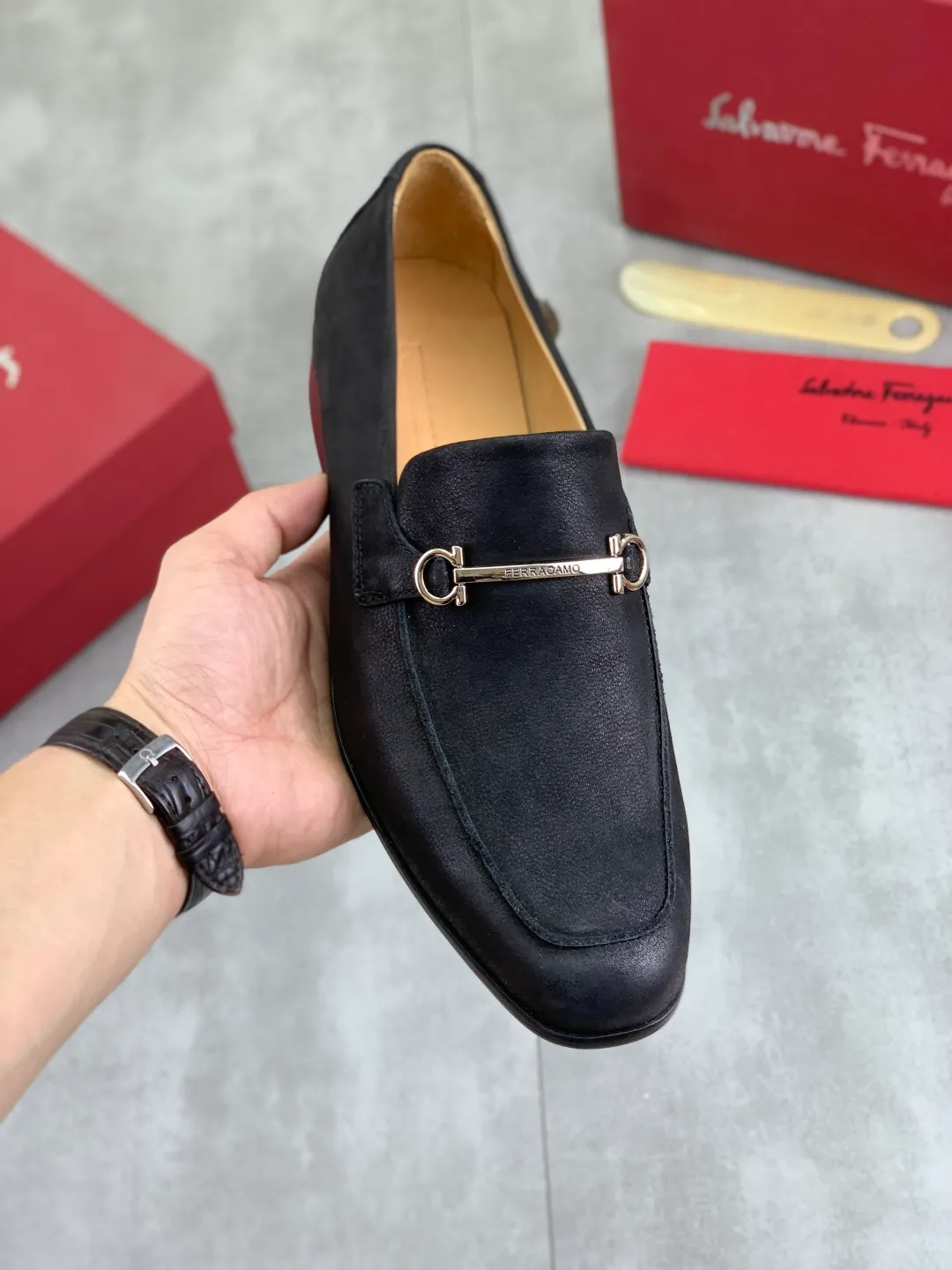 Men's Men's Shoes 💰P560💰[New Style] Water-dyed Niuli 🆘[Salvatore Ferragamo] Ferragamo's latest casual business leather shoes for men! Listed simultaneously! The fabric is made of specially imported original calfskin, the lining is made of imported water-dyed cowhide, and the original combination outsole is absolutely luxurious and leads the fashion trend. Matching code: 39-44 (45 46 customized) 2️⃣ colors available